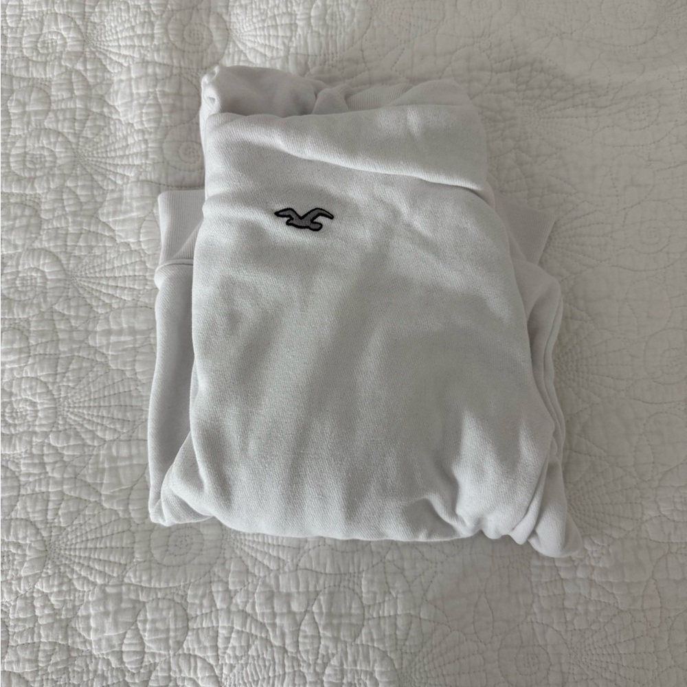 Hollister Classic White Sweatshirt